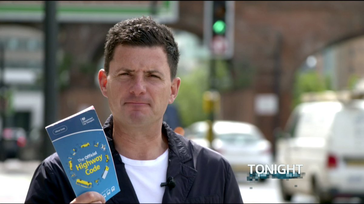 ITVTonight's tweet photo. Tonight on #ITV - How much do you know about changes to the #HighwayCode?     
@GeraintITV reveals many road users still don't know about important new rules introduced to help make Britain's roads safer     
‘Who Rules Britain's Roads?’ @ITV 8.30pm #itvtonight w/ @PaulBrandITV https://t.co/VVlsznUGi7