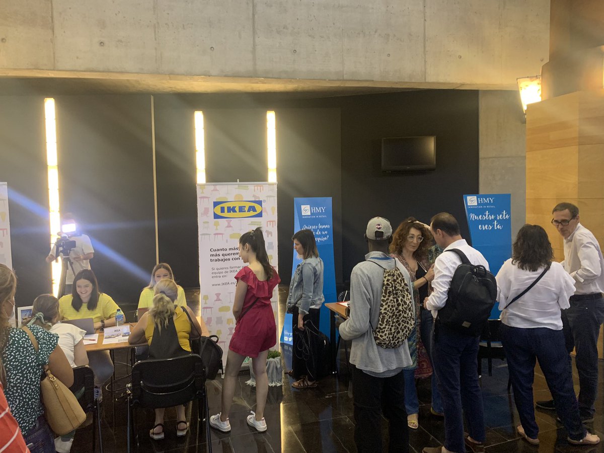 ZDinamica's tweet photo. Arranca el Salón de Empleo de Zaragoza Dinámica en el @AuditorioZGZ . 50 empresas te ofrecen la posibilidad de cambiar el rumbo a tu vida laboral. No lo dudes, te esperamos hasta las 14 horas!!! 

@zaragoza_es 

#salonempleo #Trabajadores #desempleados #empresas #zaragoza https://t.co/rl7IpgA8L3