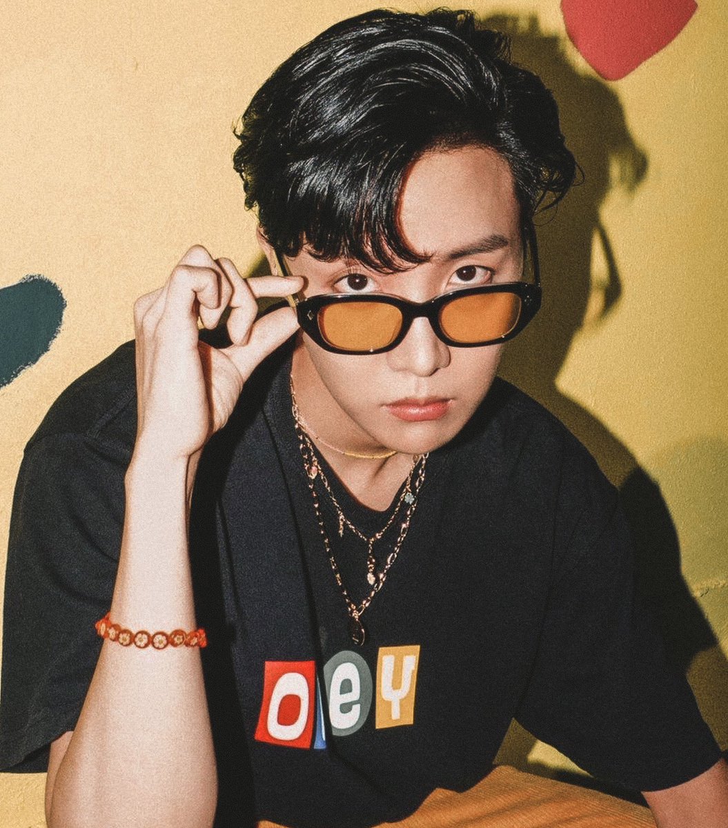 jhopesarchive's tweet photo. 2020                                2022 https://t.co/APTmY8C13L