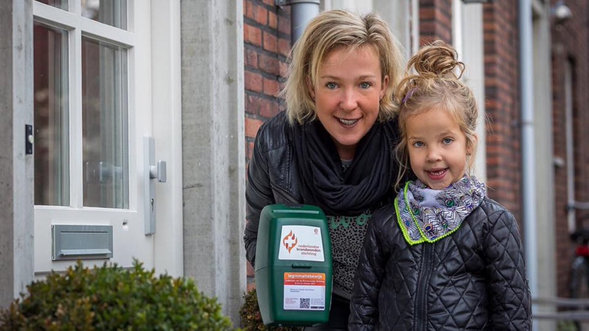 BrandwondenNL's tweet image. Elk jaar werken duizenden vrijwilligers samen om de collecteweek tot een succes te maken. Help jij hier ook aan mee? We kunnen jouw hulp hard gebruiken van 9 t/m 15 oktober!
Word nu collecte-organisator in jouw wijk ➡️ mail: collecte@brandwondenstichting.nl
#collecte #organisator