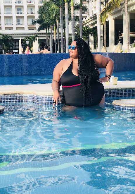 MopresUg's tweet photo. The chubby me who doesn’t know how to swim chilling besides the pool 👙#WetAndWild https://t.co/ll983akniY
