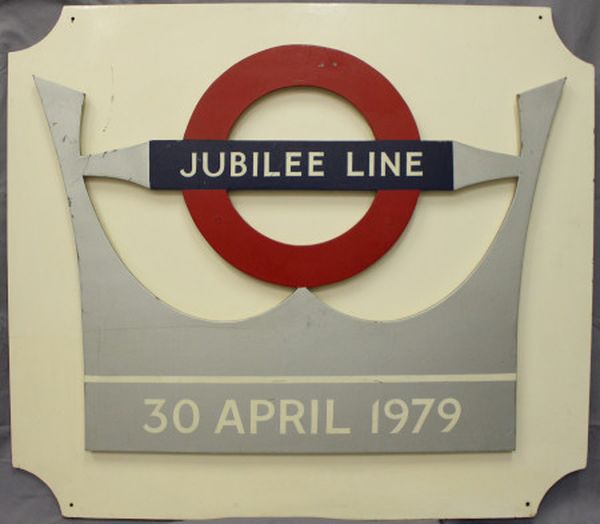 HaithGroup's tweet photo. We made this dry line for brushing and inspecting #potatoes in 1979. That was when Trevor Francis became Britain's first £1m footballer, the London Underground Jubilee line was inaugurated, and in December, The Clash released London Calling. #ThrowbackThursday #VegetableHandling https://t.co/9kPZ2KTFCb