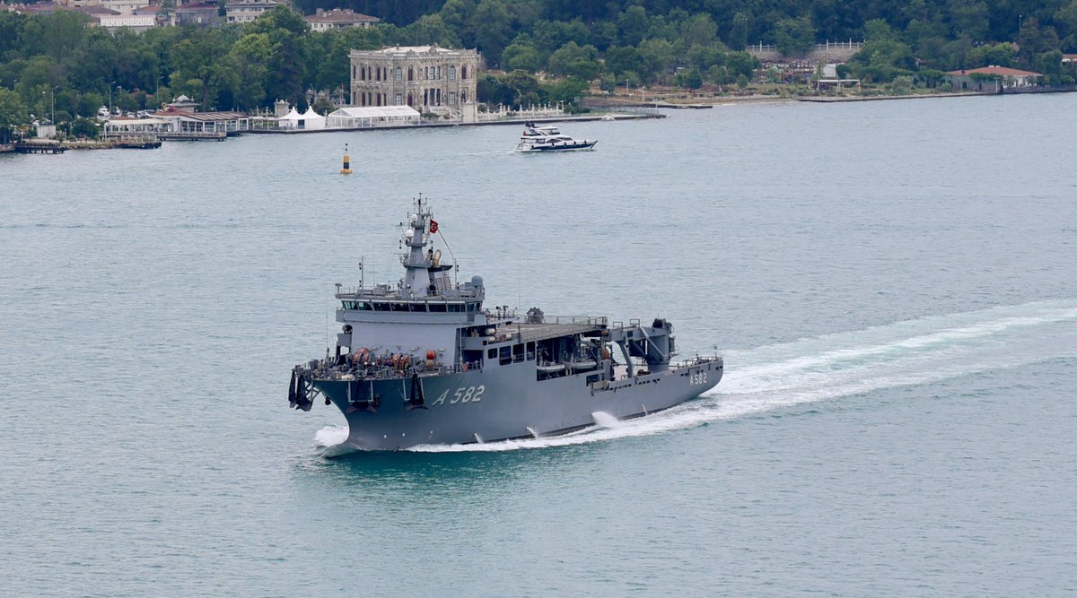 YorukIsik's tweet photo. Turkish Navy MOSHIP (submarine rescue mother ship) TCG Alemdar A582 #DaimaUmutVar transited Bosphorus towards the Black Sea on June 6th. https://t.co/5JGHmlS6Lb