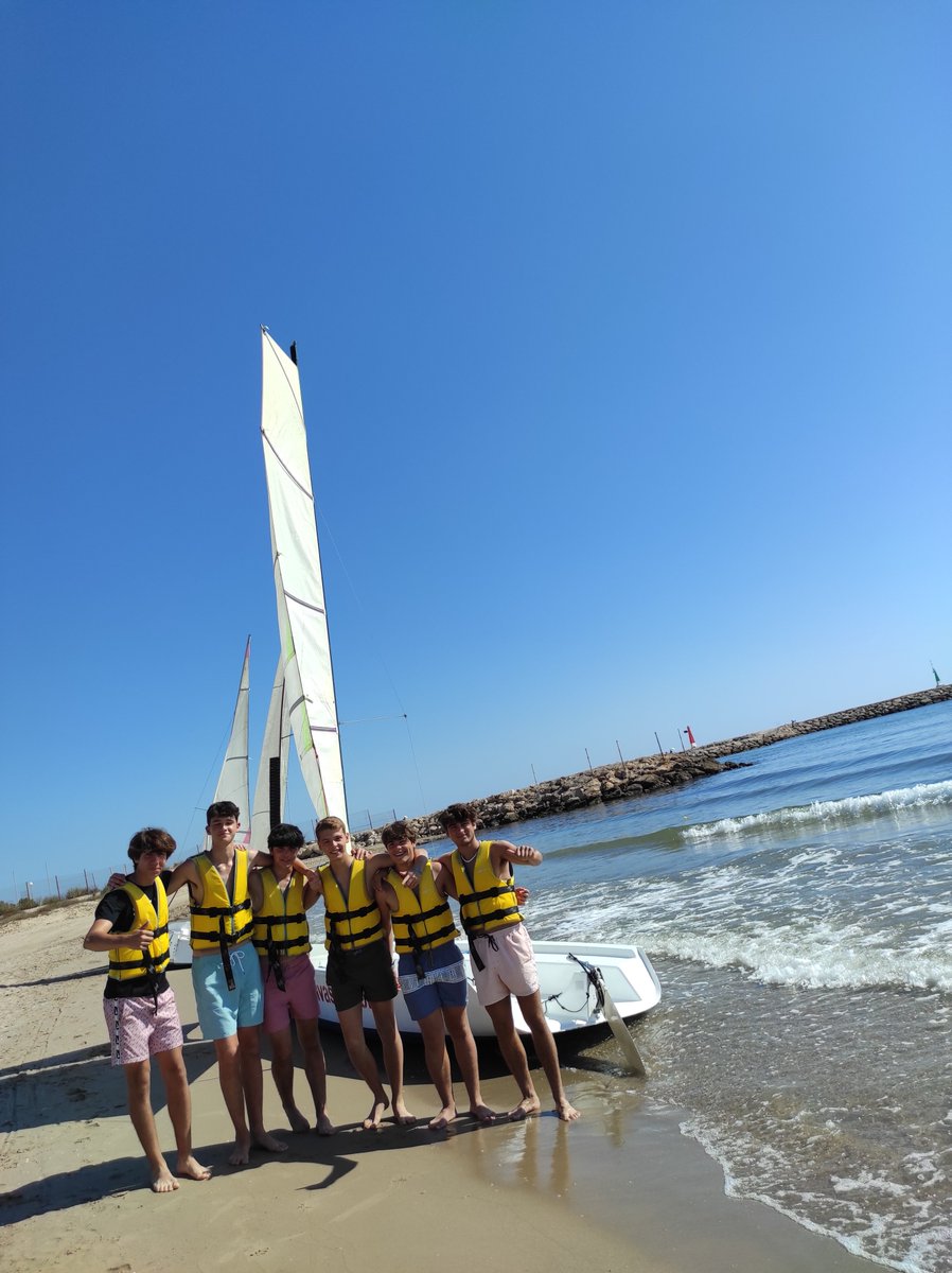 Nuestros alumnos de 4 de ESO disfrutando de las actividades acuáticas en Oliva Surf. #somosfesd