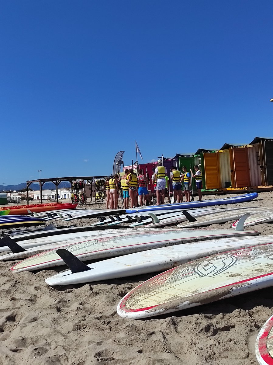 loretovalencia's tweet photo. Nuestros alumnos de 4 de ESO disfrutando de las actividades acuáticas en Oliva Surf. #somosfesd https://t.co/cbLMqtiVe1