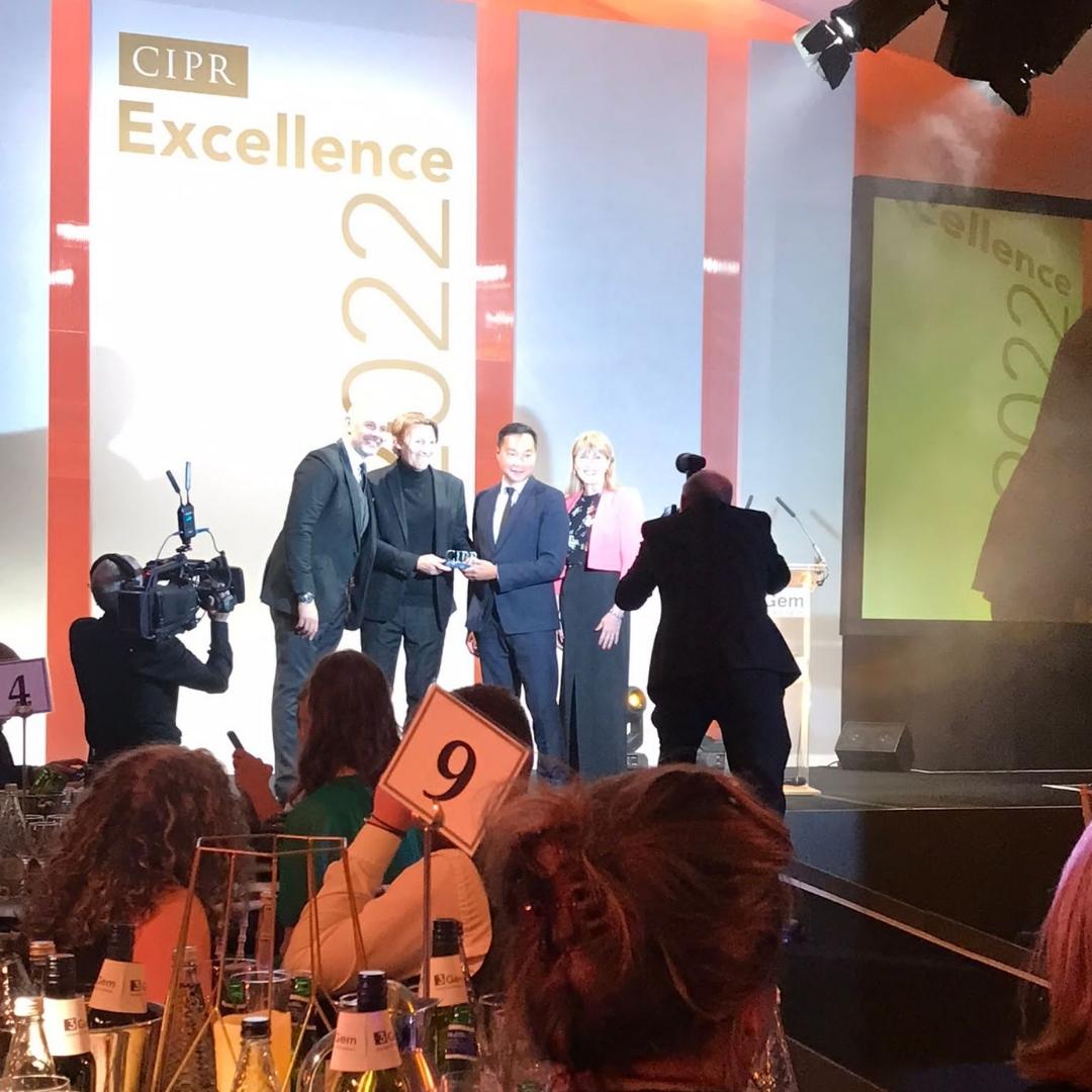 🏆 Best Event 🏆 Winner
✨Media Relations✨ Mark of Excellence
Here's a sketchy pic from last night, when the Mount Recyclemore campaign with musicMagpie picked up a couple more accolades at the CIPR – Chartered Institute of Public Relations Excellence Awards.
#CIPRexcel
