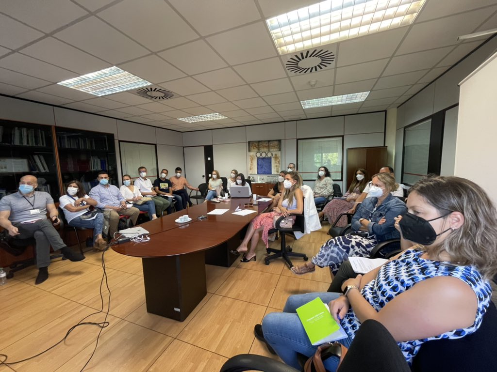 Presentando a las direcciones de enfermería de Canarias la segunda convocatoria del HOST-R Canarias <a href="/cdomtru/">Conrado Dominguez</a> Casa vez más implicados en la excelencia en cuidados <a href="/mguitol/">Marta Guillén</a> <a href="/emmalopon/">Emma Alonso</a> <a href="/chelocomp/">Chelo Company</a>