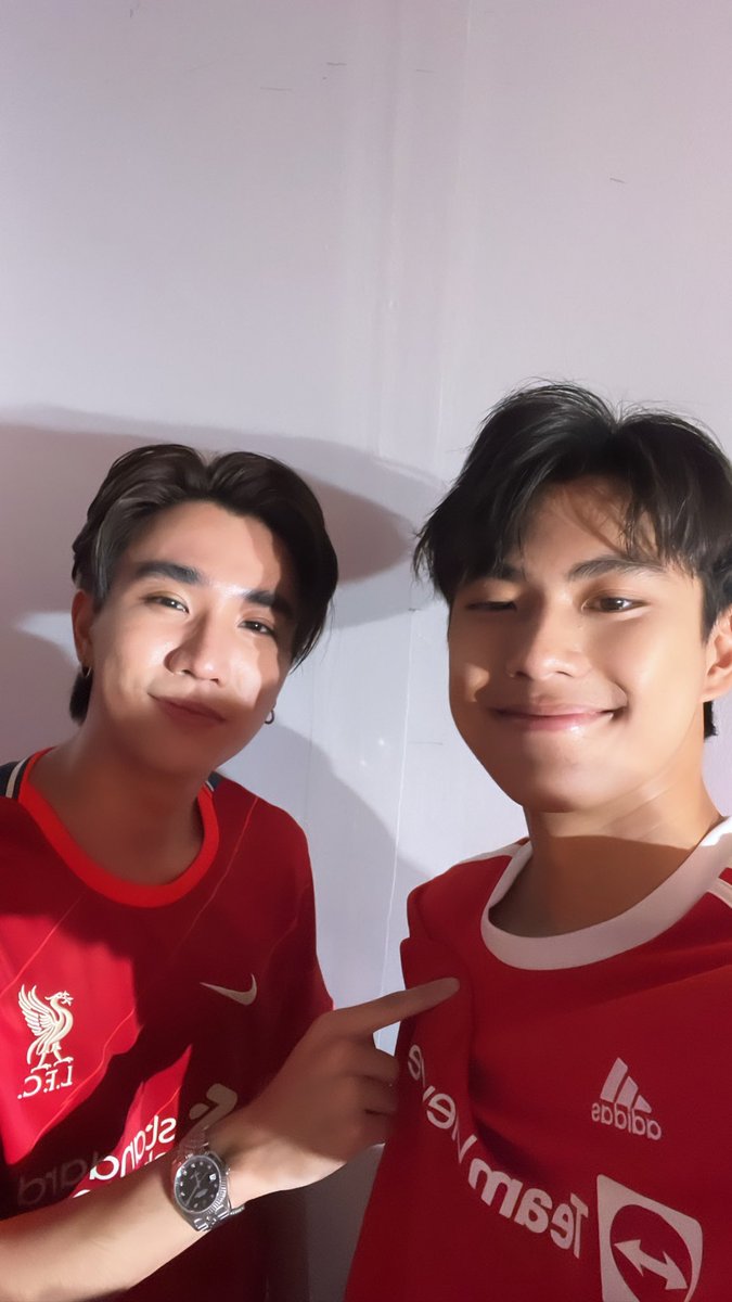 ppe2003perth's tweet photo. โอม เด็กแมนยู กับ เพิร์ธ เด็กลิเวอร์พูล

เรื่องฟุตบอลยอมกันไม่ได้~~

#ohmpawat
#KDPPE
#PerthTanapon
#GMMTV
#THEMATCHatSF
#SFxOhmPerthDunkForce https://t.co/o0PF8JBzR2