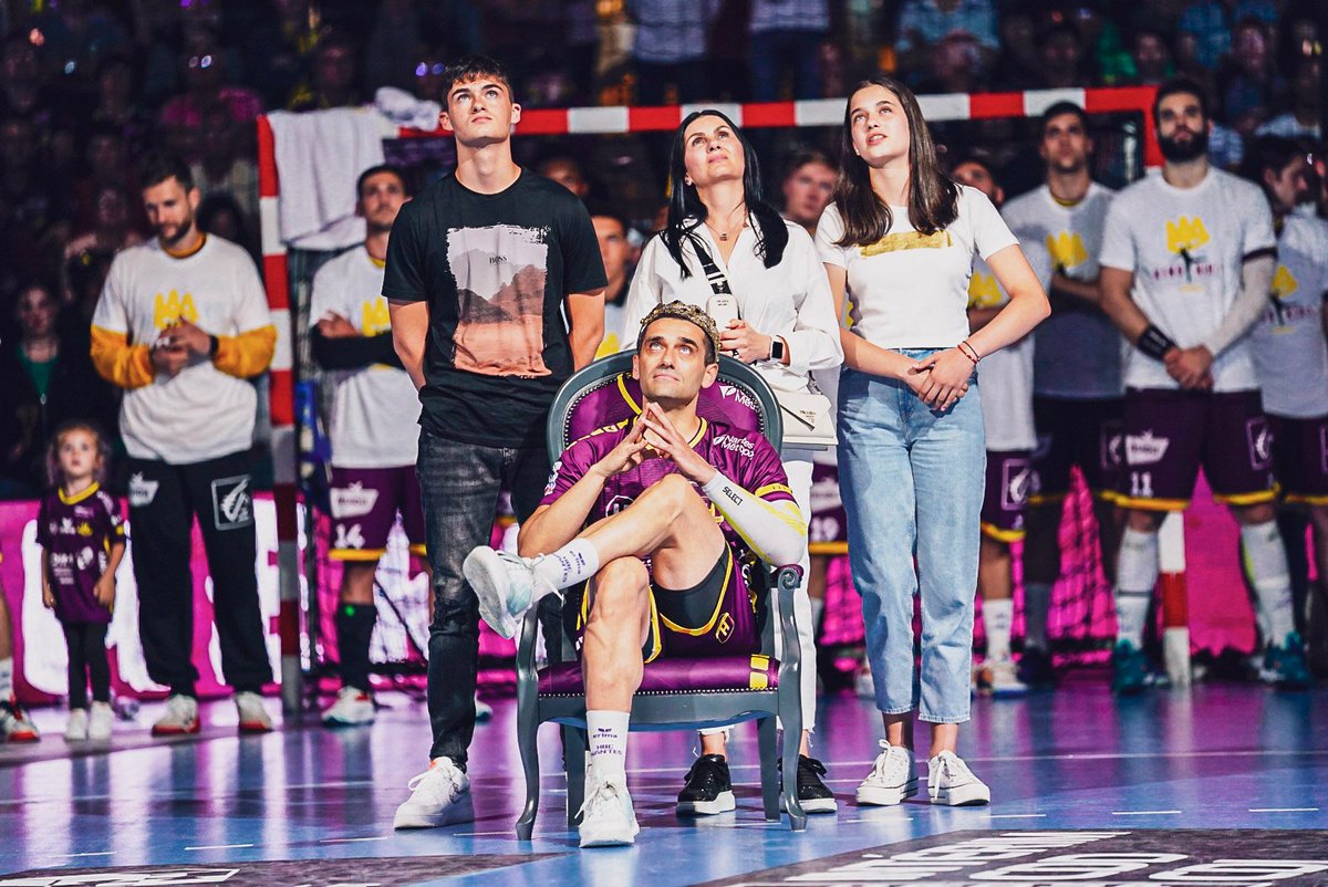 About last night : 𝑹𝒐𝒚𝒂𝒍 𝒇𝒂𝒎𝒊𝒍𝒚

#KingKiril 👑