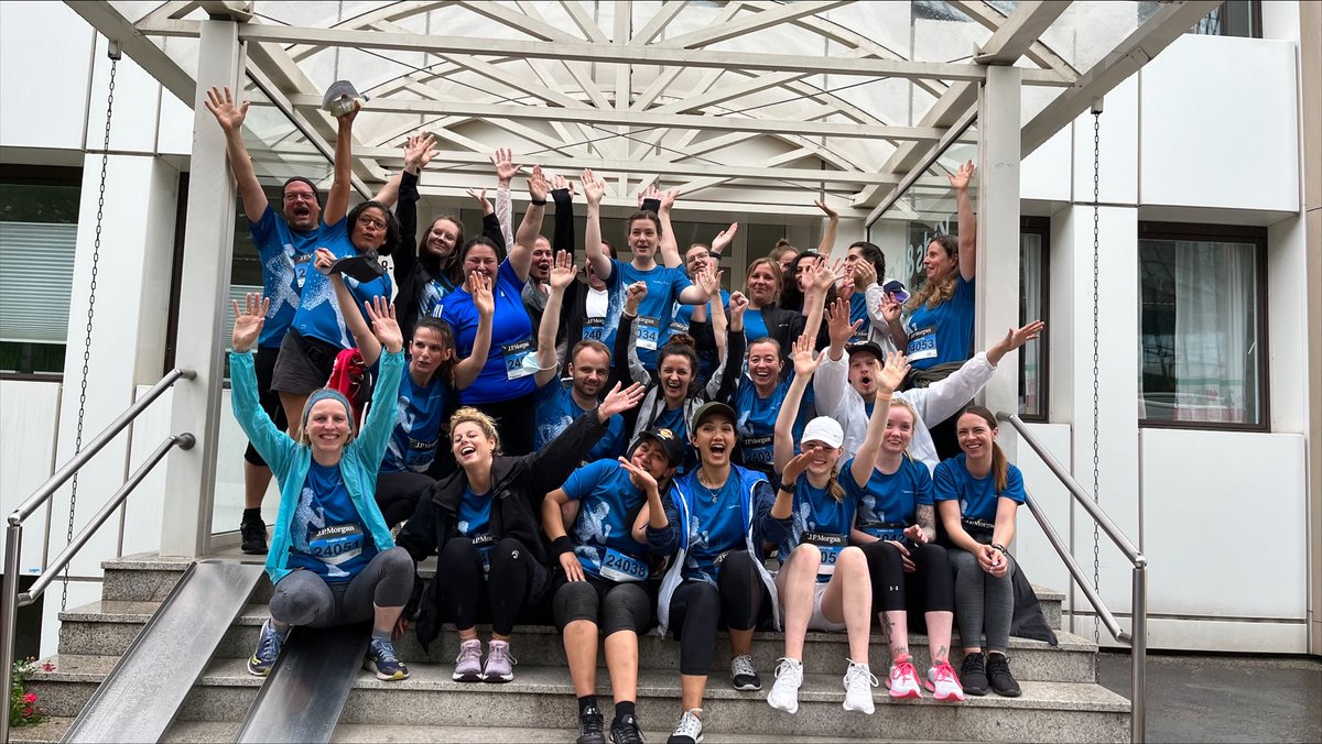 Teamwork beim #JPMorganLauf in #Frankfurt! Danke an unsere Frankfurter Teammitglieder, die bewiesen haben: Sie sind nicht aus Zucker! ☔️

#jpmorganchallenge #firmenlauf #b2run