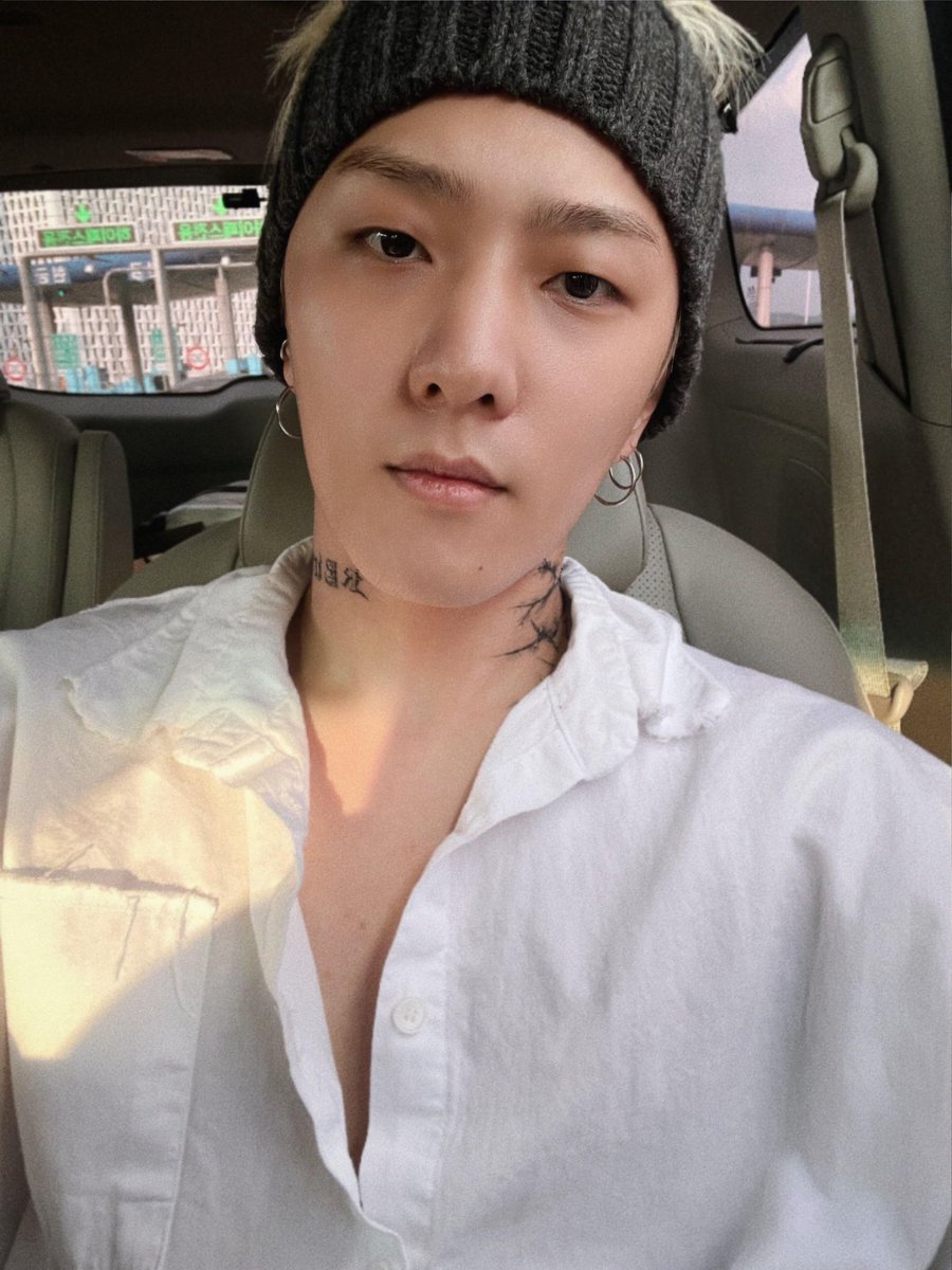 WindFlower4KDH's tweet photo. 220609 | 도뇨구 셀카 💛

#DONGHYUK  #동혁 #iKON #아이콘 
@D_dong_ii @YG_iKONIC https://t.co/jAtSE0EPjY
