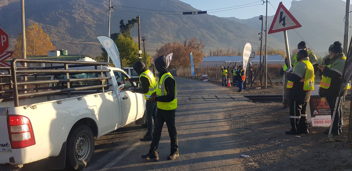 BongiStix's tweet photo. #ILCAD2022 at Sandhill level crossing ended on high note, the Awerenes continues as we extend the Campaign throughout the month. Next Stop #SouthernLineCT #TrespassSuicidePrevention #ILCAD #UICRail #saferlc #olinational @CapeTownTrains
@Rail_Safety @ReliableTFR @ServicesMain https://t.co/e9HNObfGVP