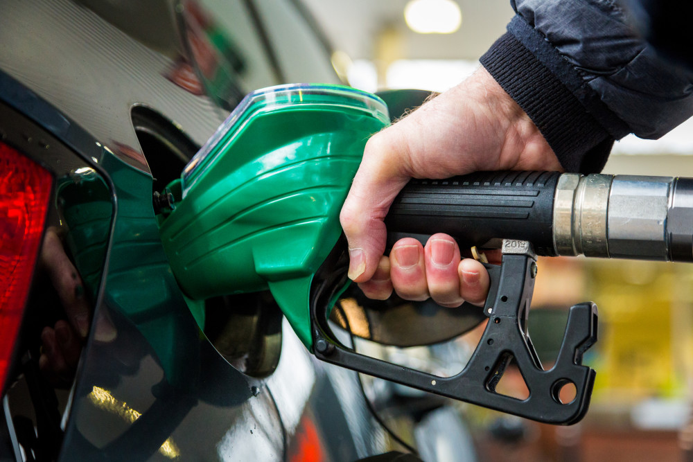 Average cost of filling a tank of petrol hits £100 for the first time - RAC reaction
 https://t.co/hgtIISv9HS https://t.co/1qs85tp7Dq