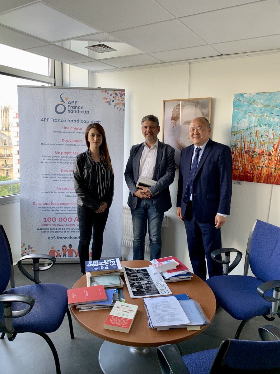 Ma suppléante <a href="/FatimaHachem75/">FH</a> et moi avons échangé ce matin avec <a href="/apfhandicap/">APF France handicap</a> sur la place du handicap dans la société et la situation des jeunes aidants.
Engagé sur ce sujet durant mon mandat, je continuerai à me battre pour apporter une réponse ambitieuse aux jeunes aidants.