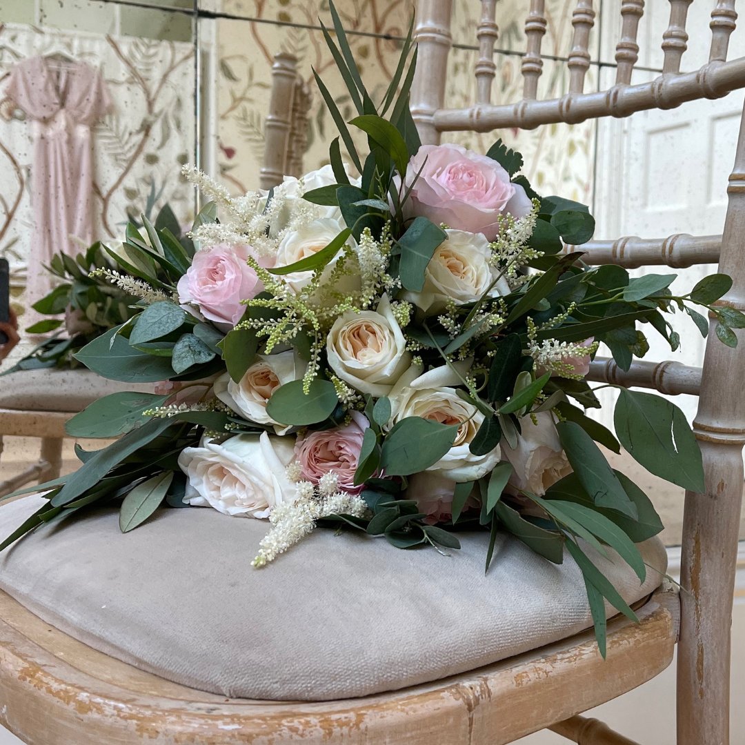 Bouquet ready! #weddingflowerdesign #weddingflorist #flowerlove