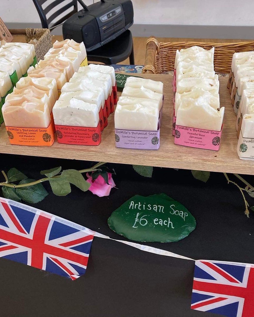 DemilleSoaps's tweet photo. @ADG_IQ       #demillesbotanicalsoaps #handcrafted cosmetic products in small batches trading at local markets and events whilst education myself and others to be more #sustainable, #no plastic, #nopalm, #bamboo💐 please pick me to be #QueenOf day 🙏 https://t.co/ojyMMWNbkX