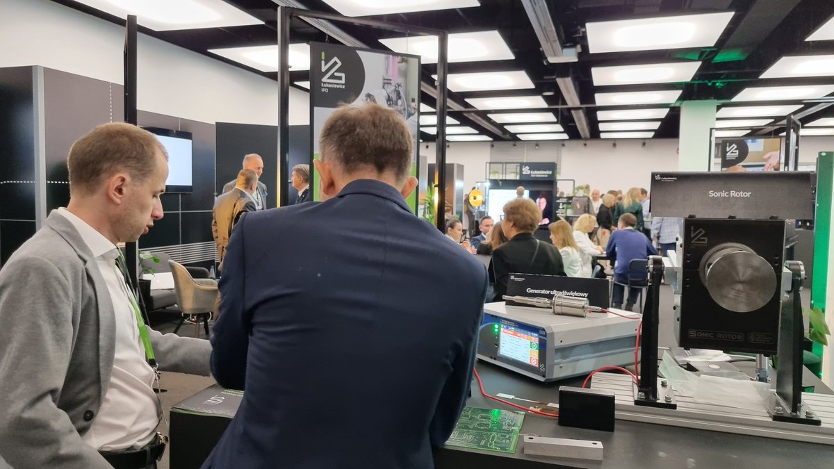 NCBR_pl's tweet photo. #Innovatorium #Łukasiewicz.a to prawdziwe święto #innowacji i projektów B+R! Nic więc dziwnego, że w wydarzeniu biorą udział obok instytutów @Lukasiewicz_pl https://t.co/HY59pKCXvX. beneficjenci NCBR, którzy korzystają ze wsparcia #FunduszeUE #POIR i #POWER. Brawo #innowatorzy! https://t.co/yhThvAxMPF