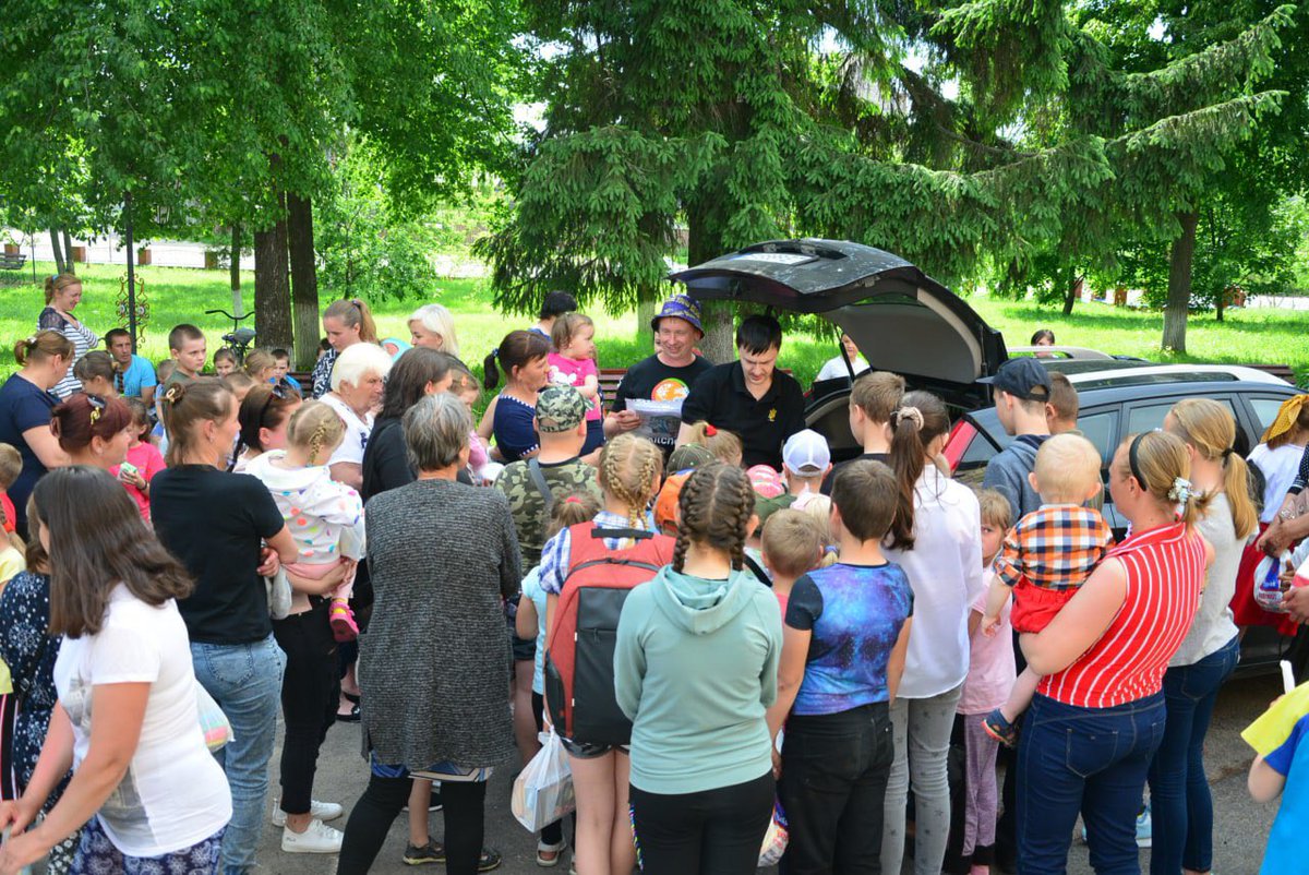 UaEmergencyFood's tweet photo. 1/1 Sweets and toys for children living in #Okhtyrka at #Symy region. The city was severely bombed by russian aviation and now is starting its rebuilding
#UkraineWar #HelpUkraine https://t.co/tCM2c8zPUg