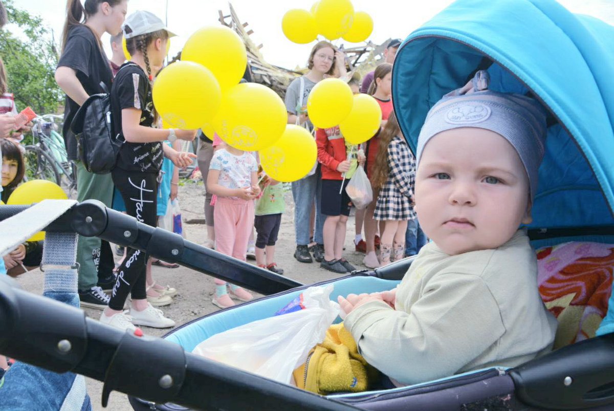 UaEmergencyFood's tweet photo. 1/1 Sweets and toys for children living in #Okhtyrka at #Symy region. The city was severely bombed by russian aviation and now is starting its rebuilding
#UkraineWar #HelpUkraine https://t.co/tCM2c8zPUg