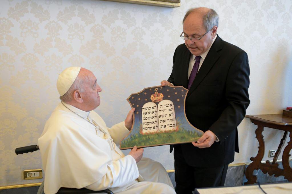 dandayan's tweet photo. ״תזכור, יש לכם כאן ידיד אמת״ - @Pontifex https://t.co/2DOY7DanY9