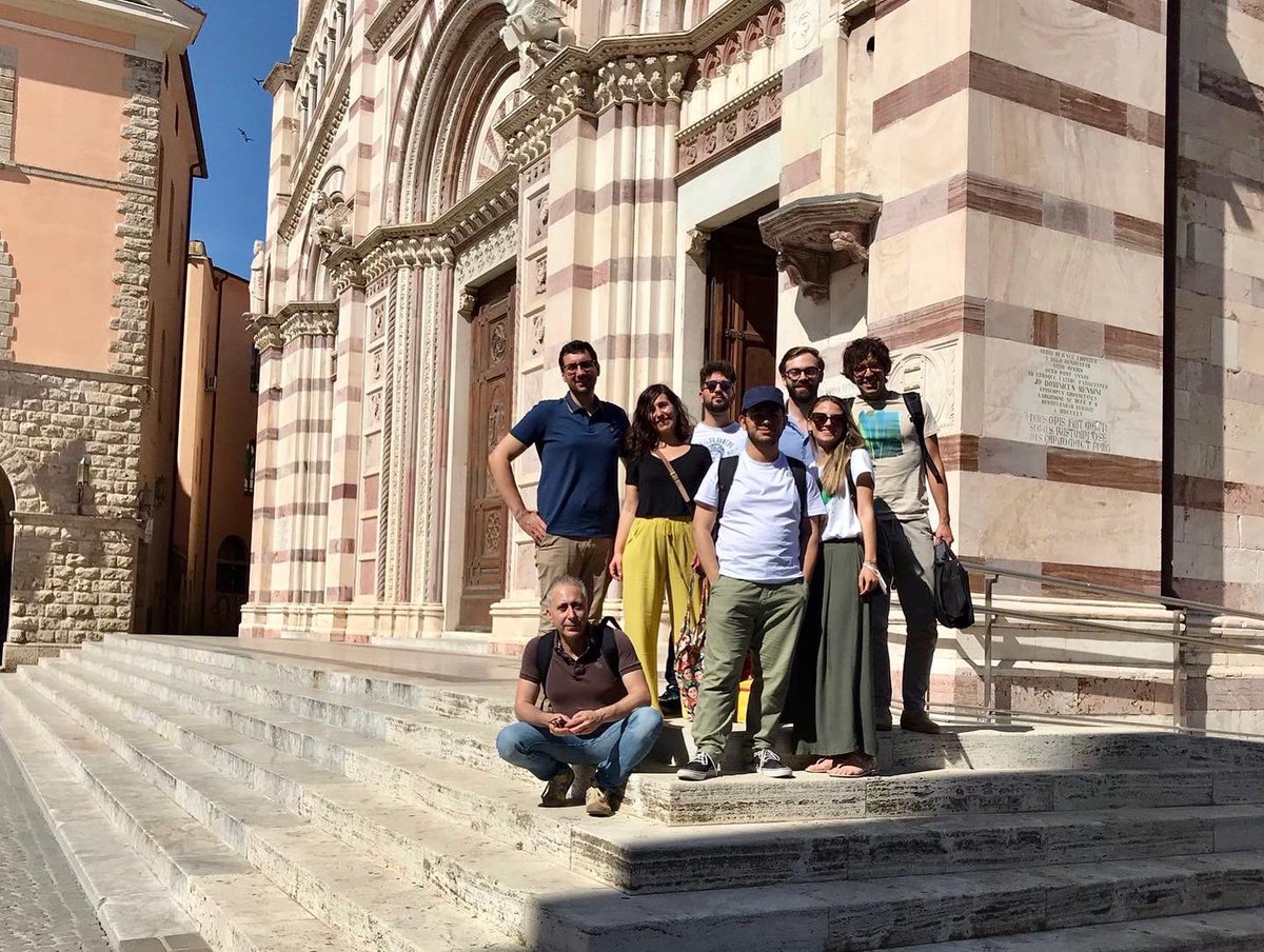UniSalerno's tweet photo. [RICERCA UNISA] 🪙⚱️🔍
È iniziata l'avventura dei ricercatori UNISA in Toscana! Il gruppo di #Numismatica del Dipartimento di Scienze del Patrimonio Culturale #Dispac si è trasferito a Grosseto per dare inizio al lavoro di catalogazione del tesoro di #2500monete di epoca romana https://t.co/qo9XycuFJT