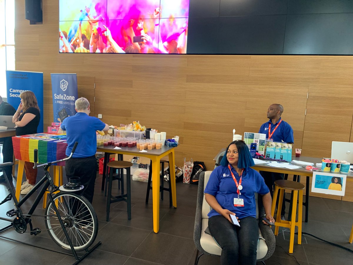 UniNhantsNurse's tweet image. Heath and Academy team are hosting an event.Come and have a look around. Some free goodies to grab too 😉#freesmoothies#letsgetfit