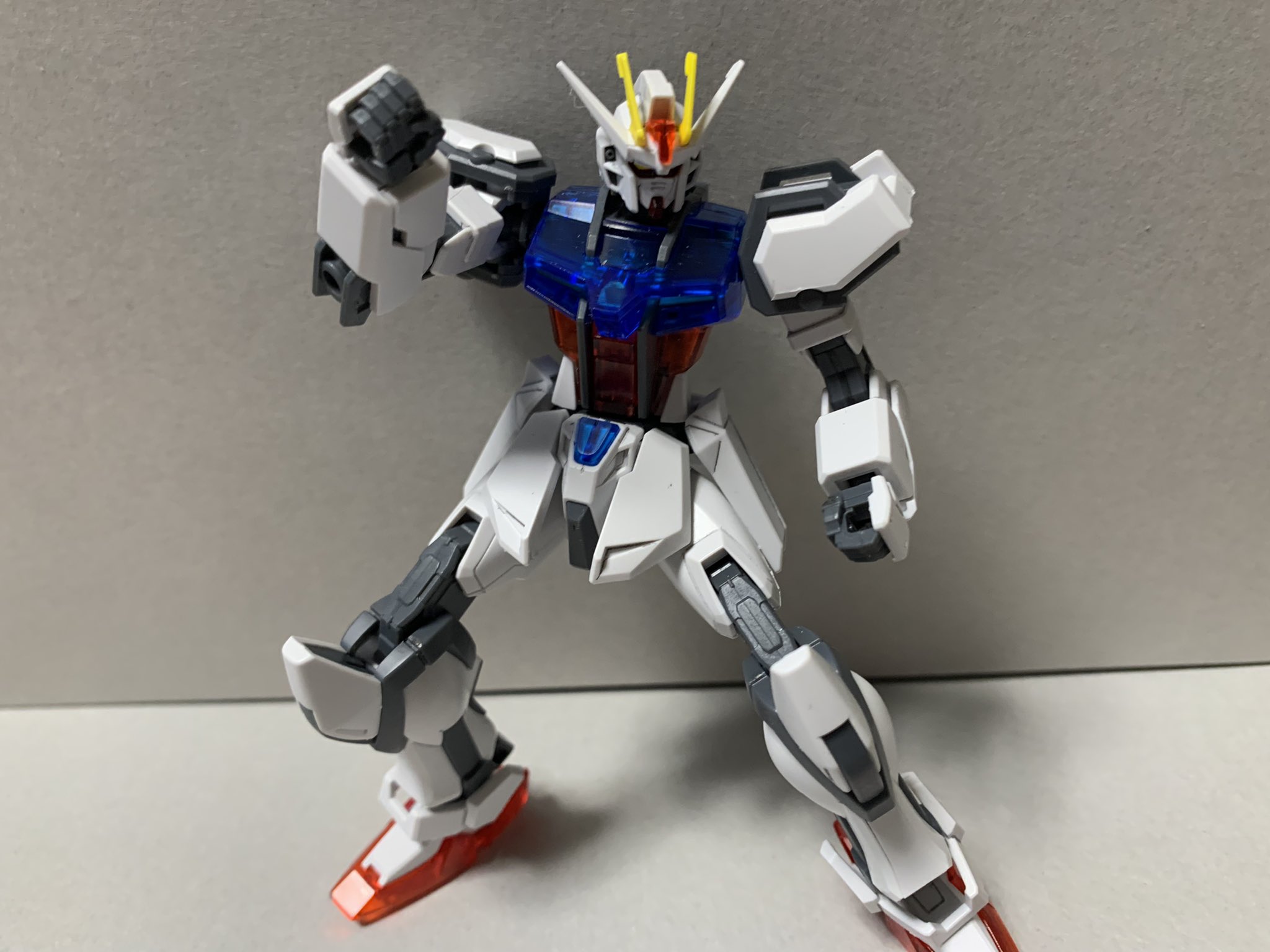 竹沢 ダダ兄 Al Twitter ガンプラ1番くじ22d賞egストライクガンダム ソリッドクリアーバージョンアナザーバズーカ装備です タイトル長え くじは当たる気がし無いのでヤフオクで買いました ストライク 綺麗 Amp カッケェですね 足の裏以外墨入れしてますよ