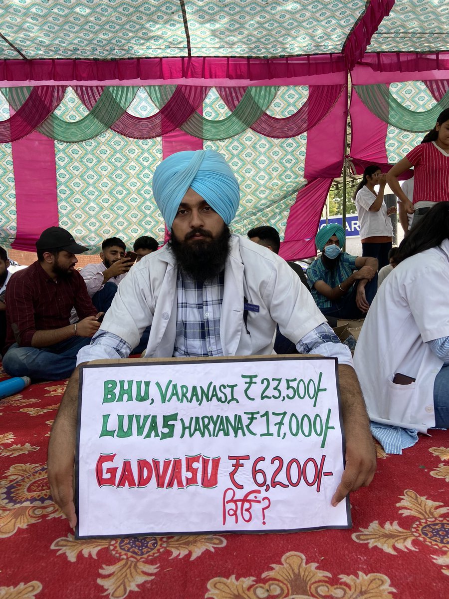 SDhaliwal09's tweet photo. #Gadvasustidentsonstrike #IncreaseInternshipAllowan @BhagwantMann @PMOIndia @AamAadmiParty https://t.co/qnrj0eFyTF