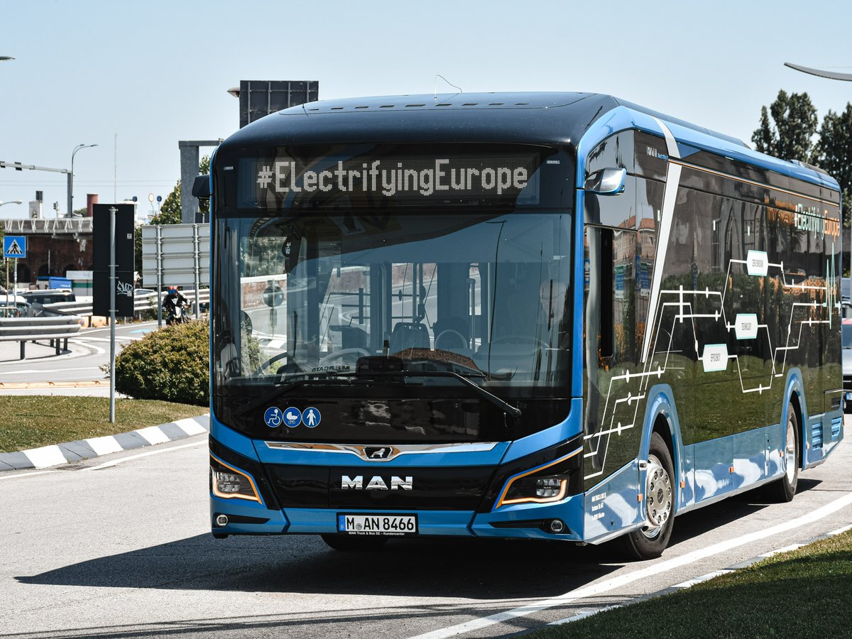 MAN dimostra la reale praticità degli autobus elettrici con una serie di iniziative “on the road”! 🔋 🌏

Scopri di più:  fcld.ly/j7fg2lj