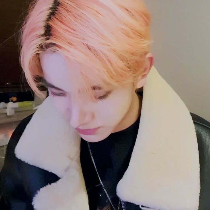 _fleurblooms's tweet photo. this angle of heeseung https://t.co/ume0IjO148