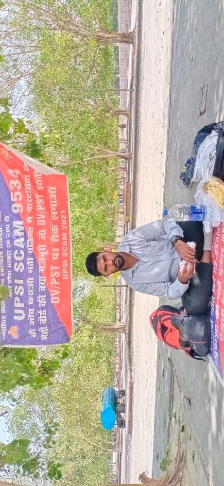 Rinki96162564's tweet photo. नमन है भाई आपको। 🙏🙏🙏🙏🙏🙏🙏💕 सलाम करतीं हुँ मै  आपके हिम्मत को।।🙏🙏apko dekhkar is kadkadati dhup me..aankhe bhar aayi......l https://t.co/7PLvU1gBDO