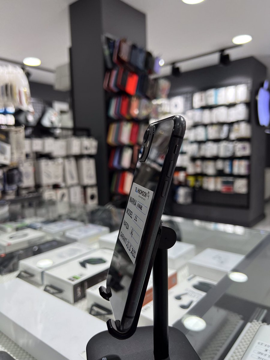TechnoMoonOfc's tweet photo. iPhone 11 Black https://t.co/r4YGbWomRF