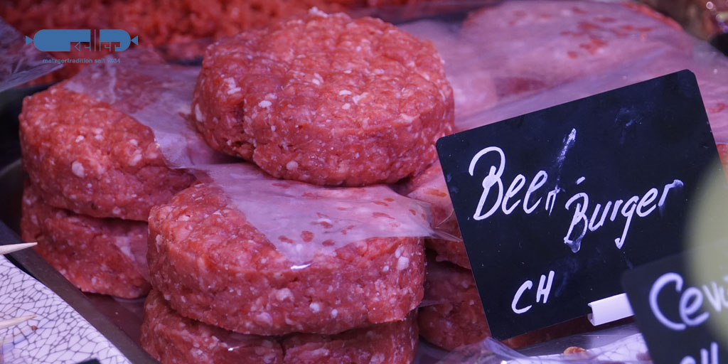 Pack den Burger auf den 🔥Grill! Feine, saftige Beef-Burger in #PremiumNatura Qualität jetzt in unserem Laden am Manesseplatz.  #foodie