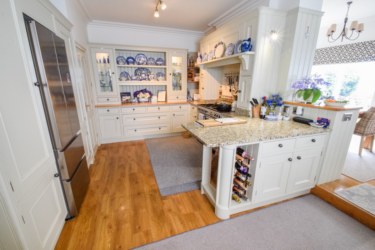 AnthonyFlintPC's tweet photo. The Hills, located in the heart of Deganwy, boasts some amazing features including stunning views over the estuary towards the Conwy Castle and Mountains and stunning modern decor internally. 

One not to be missed.

For more details >> https://t.co/EuVJqptge7. https://t.co/7yolQijqXY