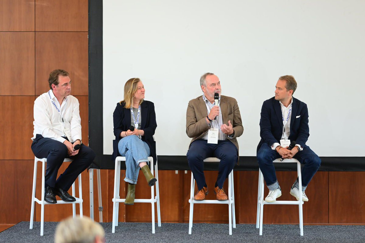 Fleet_Europe's tweet image. How to prepare your corporate mobility strategy in the context of today’s ecosystem? Shelley Heugen, Delhaize; Erik Swerts, Alphabet ; Laurent Loncke, Arval, and Guy-Louis de le Vingne, Lab Box – MyMove give their insights at the #SmartMobilityConference!