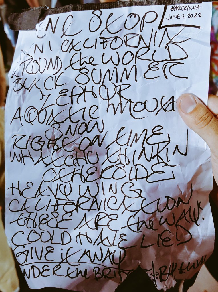 LotusKidsRHCP's tweet photo. Sevilla y Barcelona... Dos setlists excelentes, dos conciertos memorables, un inicio de gira inolvidable.

GRACIAS @ChiliPeppers ❤️ https://t.co/CBZVS9piDx