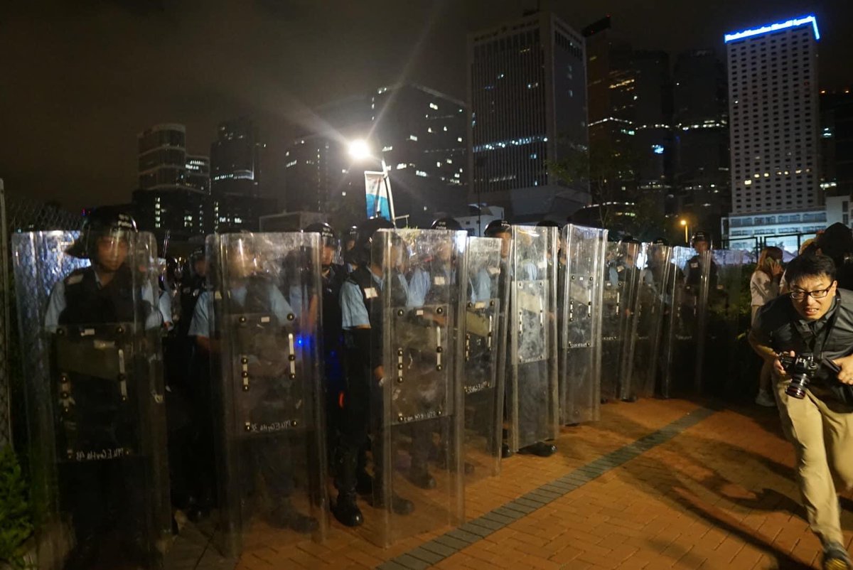 krislc's tweet photo. June 9, 2019, 3 years ago. Many posted photos of the first huge march that day, but what shocked me was the little skirmish that night. It was the first explicit clash between police and protesters since 2016. The force used and anger shown that night pathed way for what’s next https://t.co/uvezZYDqcU
