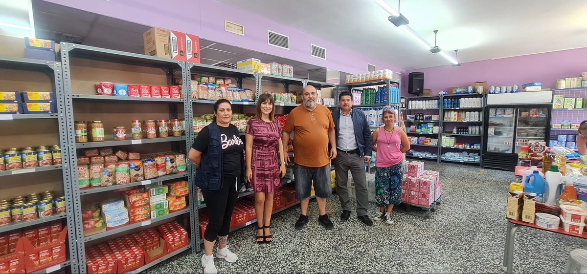 oblader's tweet photo. Gracias Antonio Paneque por la impagable Labor Social que día a dia realizáis con #Osah #Asaec en #CruzdeHumilladero #TeresaPorras @ruthparticipa. Sois los mejores aliados de @JuanMa_Moreno para llevar a cabo las políticas sociales de #AndalucíaAvanza #19J 🗳 #VotaJuanma https://t.co/IM1IGlp48z