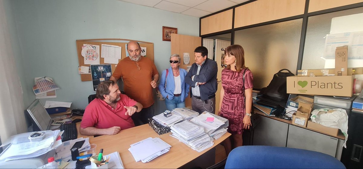 oblader's tweet photo. Gracias Antonio Paneque por la impagable Labor Social que día a dia realizáis con #Osah #Asaec en #CruzdeHumilladero #TeresaPorras @ruthparticipa. Sois los mejores aliados de @JuanMa_Moreno para llevar a cabo las políticas sociales de #AndalucíaAvanza #19J 🗳 #VotaJuanma https://t.co/IM1IGlp48z