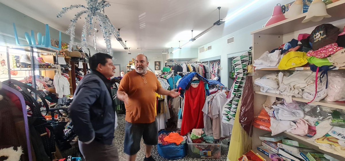 oblader's tweet photo. Gracias Antonio Paneque por la impagable Labor Social que día a dia realizáis con #Osah #Asaec en #CruzdeHumilladero #TeresaPorras @ruthparticipa. Sois los mejores aliados de @JuanMa_Moreno para llevar a cabo las políticas sociales de #AndalucíaAvanza #19J 🗳 #VotaJuanma https://t.co/IM1IGlp48z