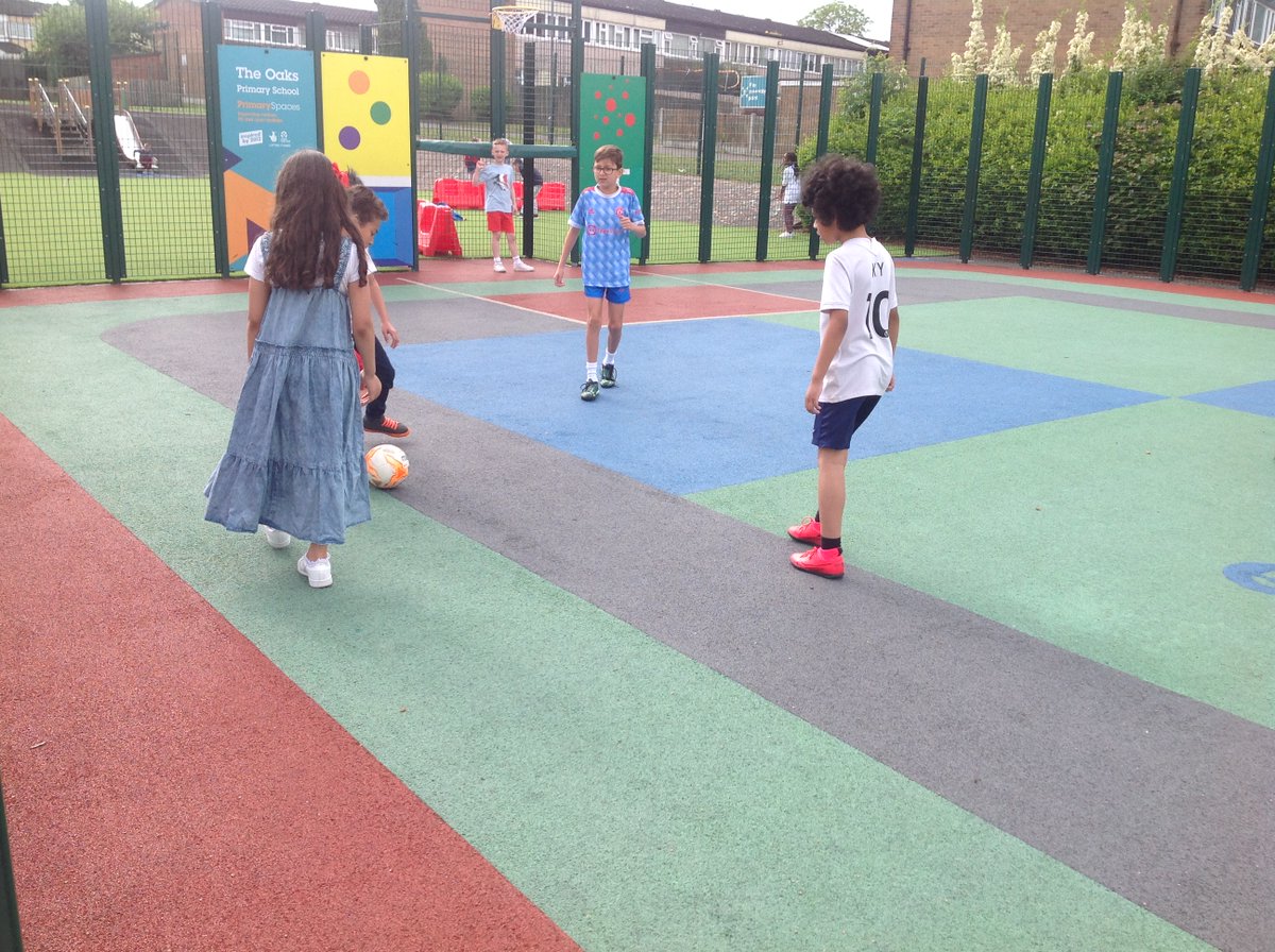 OaksPrimary's tweet photo. #TheBigBreaktime #ChildhoodDay Year4 couldn't wait any longer...Article 31 - "You have the right to rest and play" https://t.co/O7CrL75tnl