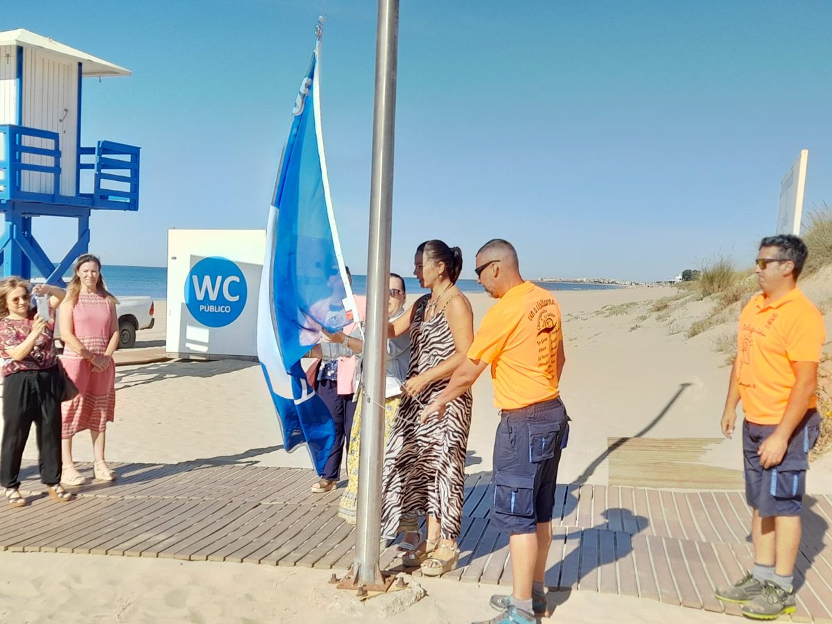 TurismoAND's tweet photo. 🏖 La playa de Casita Azul de Isla Cristina estrena Bandera Azul este verano. ☀
🌊 El litoral de #Huelva ha recibido 1⃣7⃣ distintivos. 🔝
🗣 DT @angeles_muriel: "Muestran a los turistas que nuestra costa es un destino de calidad, sostenible y accesible"
💙 #BanderasAzulesAND https://t.co/bvmCzb9p9A