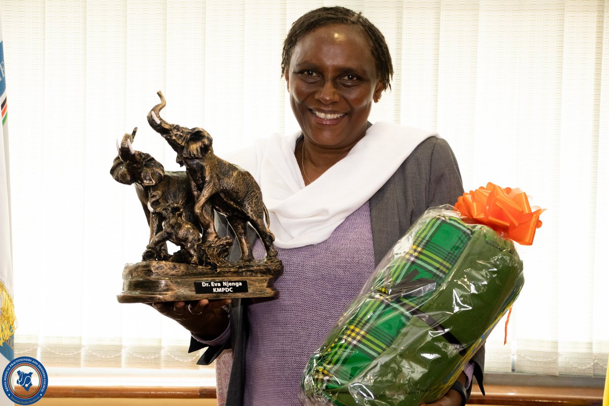 KmpdcOfficial's tweet photo. KMPDC Chair @DDrnjenga has received a Lifetime Achievement Award that was bestowed on her by the Kenya Medical Association. 
@DanielYumbya @susan_mochache @MOH_Kenya @HealthProfKE https://t.co/e2f6TWJZPu
