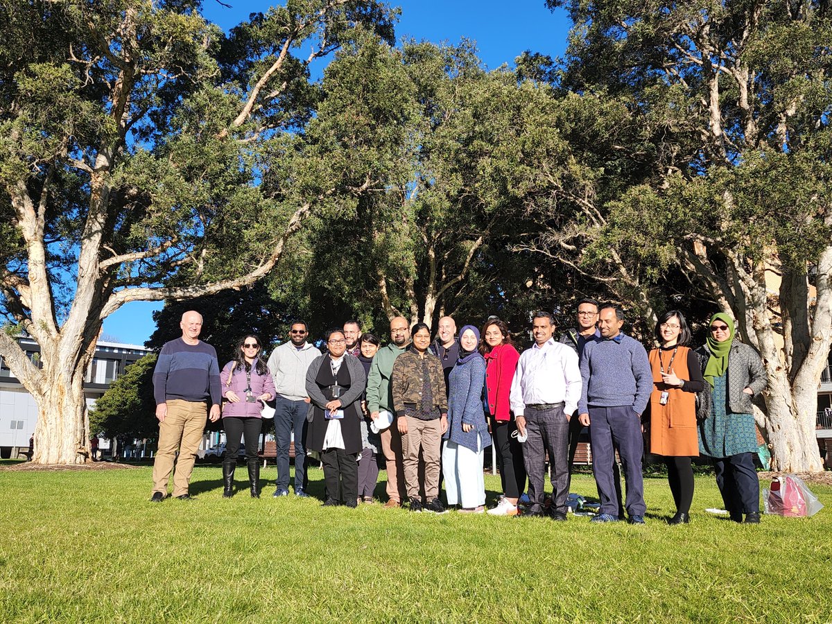 sunewli1313's tweet photo. Our lovely new phd students and supervisors @UNSWoptomvsci @MMarkoulli 🥰🥰🥰 https://t.co/mNrPcIfHL2