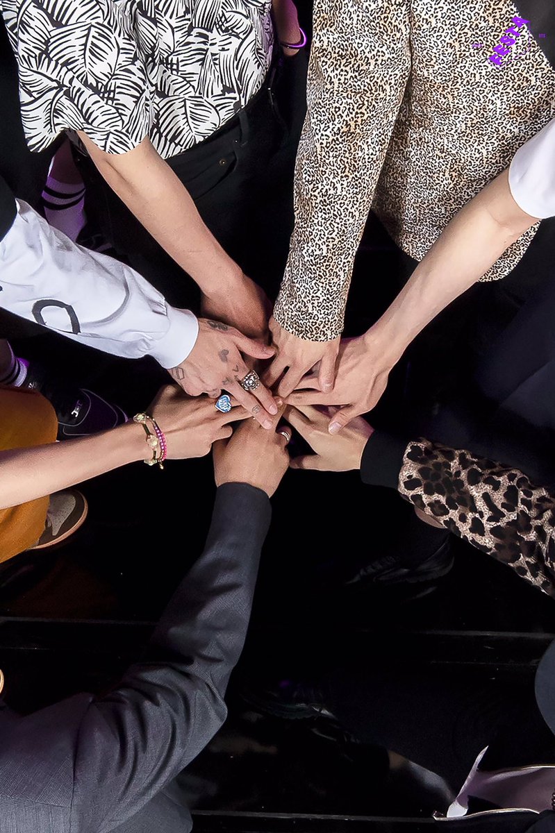 suportbangtan's tweet photo. [2022 FESTA] Retrato em Família #3 

[Thread com fotos completas do BTS para o FESTA]. ✨

@BTS_twt #BTS https://t.co/Lp87vTdkvD