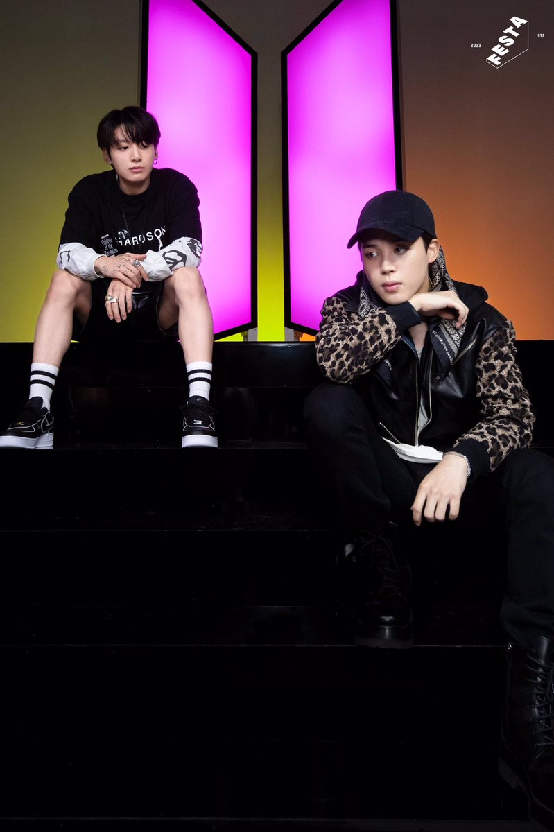 suportbangtan's tweet photo. [2022 FESTA] Retrato em Família #3 

[Thread com fotos completas do BTS para o FESTA]. ✨

@BTS_twt #BTS https://t.co/Lp87vTdkvD
