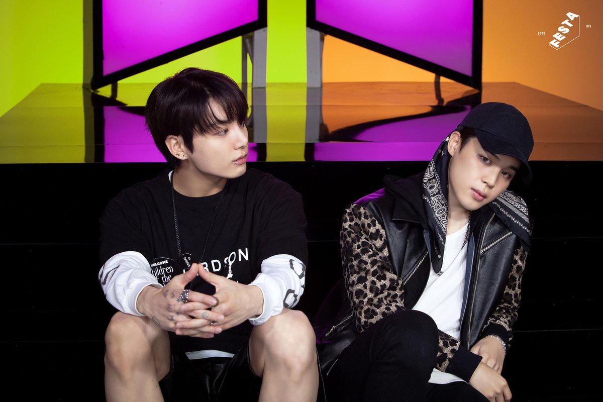 suportbangtan's tweet photo. [2022 FESTA] Retrato em Família #3 

[Thread com fotos completas do BTS para o FESTA]. ✨

@BTS_twt #BTS https://t.co/Lp87vTdkvD