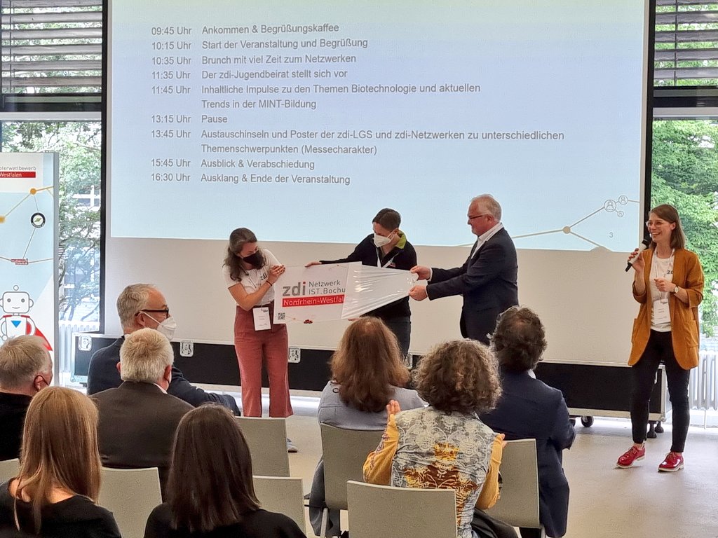 Das zdi-Bochum bekommt nachträglich ein Geburtstagsgeschenk. Über 15 Jahre koordinierte MINT-Bildung in Bochum! <a href="/zdiNRW/">zdi.NRW</a> 
<a href="/ruhrunibochum/">Ruhr-Universität Bochum</a> #zdinrw