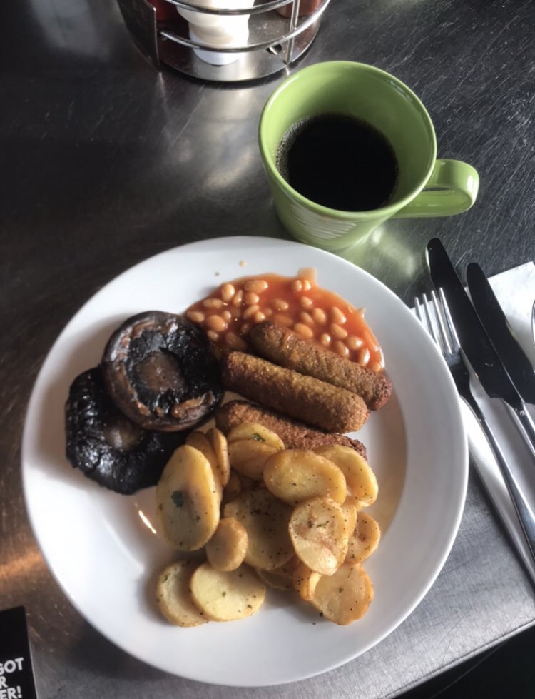 Tasty hotel breakfast 🌱☕️ #veganfood