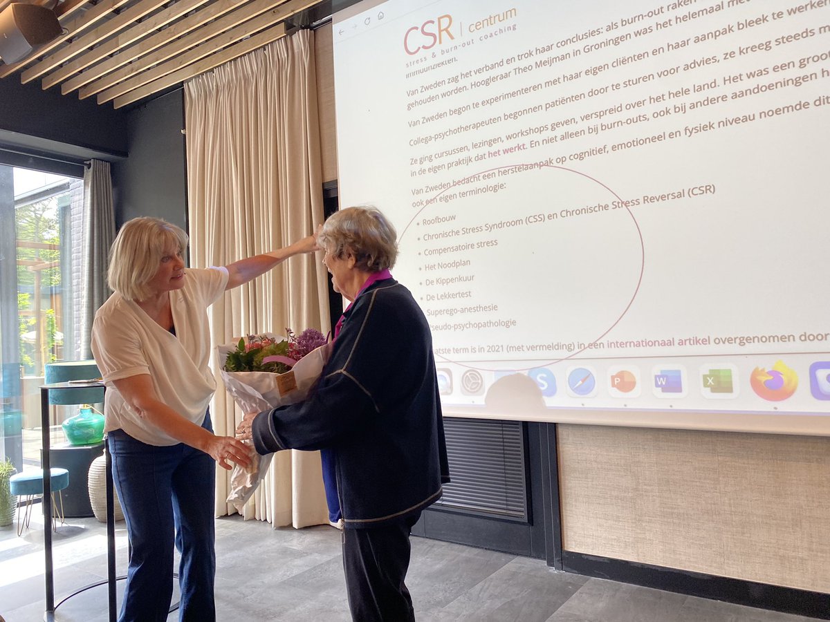 CSRcentrum's tweet photo. Ere wie ere toekomt: @carolienhamming zet grondlegster van de #CSRmethode Sonja van Zweden in het zonnetje tijdens het #CSRcongres. En Sonja heeft nu een eigen pagina op onze website: https://t.co/ykIJpYAN0l https://t.co/GZmmq8vN41